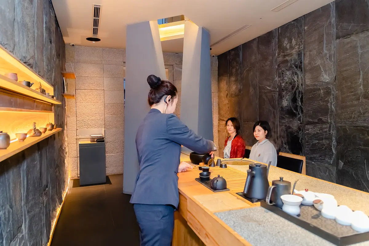 ホーチミンで“5万円の寿司” 板前はベトナム人、客席はアジアの富裕層——変わる「おまかせ」の意味