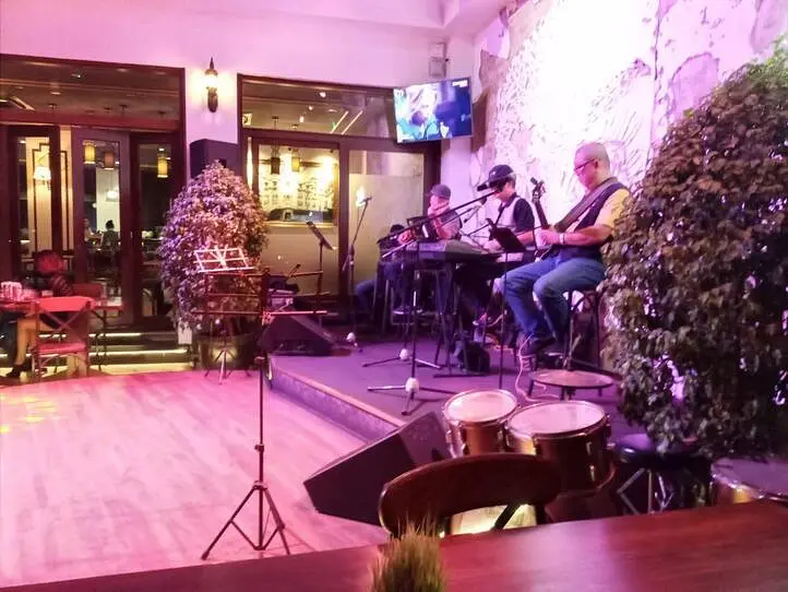 サイゴン川沿いの夜景が綺麗なルーフトップバー～M bar(エムバー)～