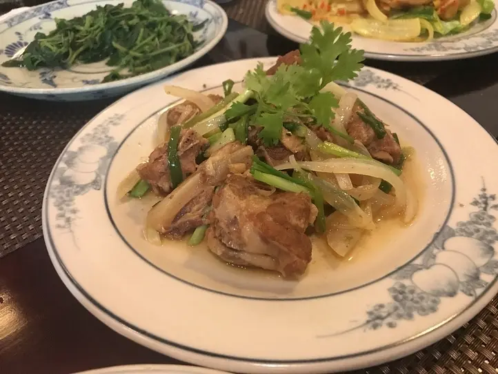 観光名所からすぐの好立地！ベトナム家庭料理を日本人好みの味で楽しもう～Huong Lai（フーンライ）〜