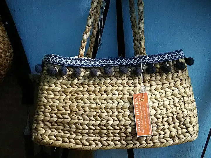 カゴバッグの宝庫「ゴック・フェンの店」