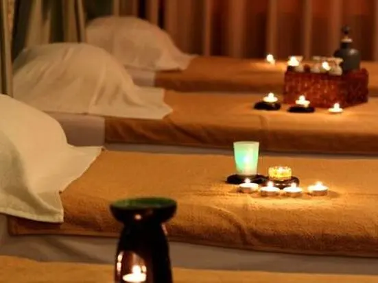 バラ香る上品なジャグジーで女磨きを