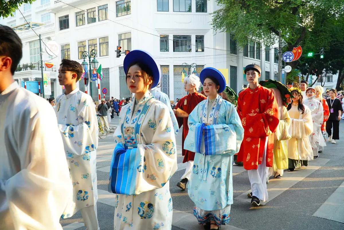 ホーチミン市で開催！ベトナム伝統衣装の祭典「バクホア・ボー・ハイン 2025」
