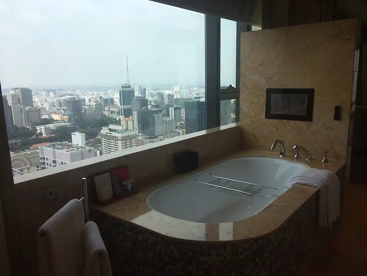 ホーチミンの一等地、ドンコイ通りに佇む超高級ホテル「ザ・レヴェリー・サイゴン」