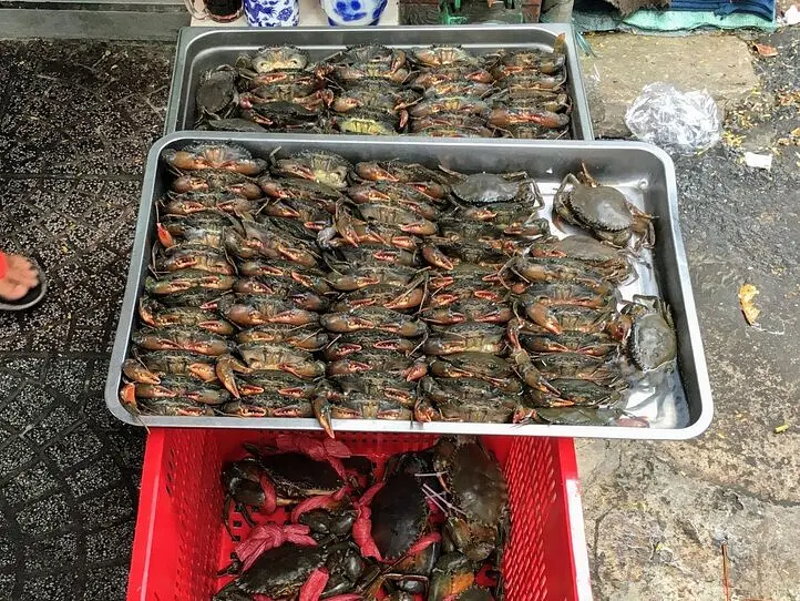 有名カニ料理専門店食べ比べ！～94 Thuy(94トゥイー)＆Quan 94(クアン94)～