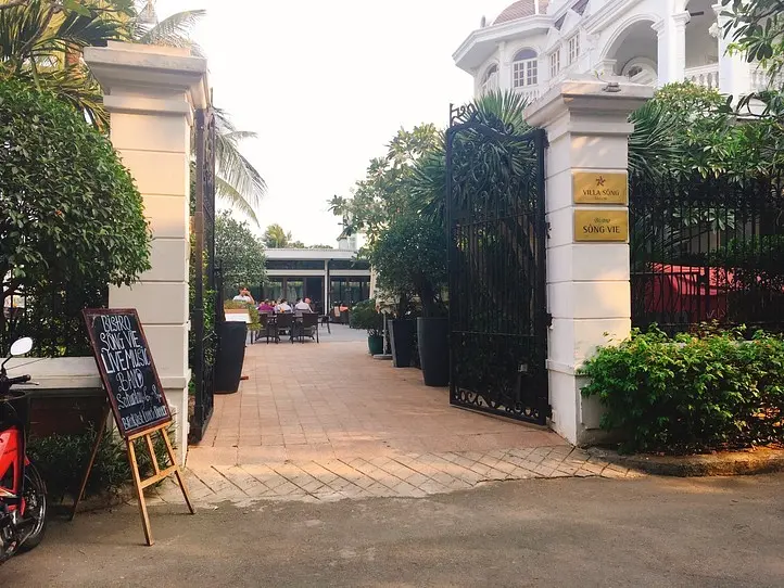 サイゴン川の景色を優雅に楽しめるレストラン「Bistro Sông Vie」（ビストロ・ソング・ヴィエ）
