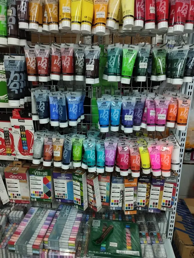 3区のコープマートから１分　画材屋通りには面白いものが有りました