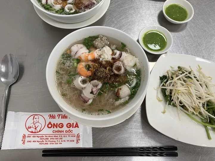 具沢山の絶品！ホーチミンを代表する麺料理「フーティウ」の名店〜Hu tieu muc ong gia〜