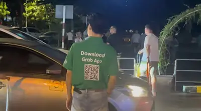 「2025年最新版」ベトナム旅行でみんな通る道！タンソンニャット空港でGrabの乗り方解説