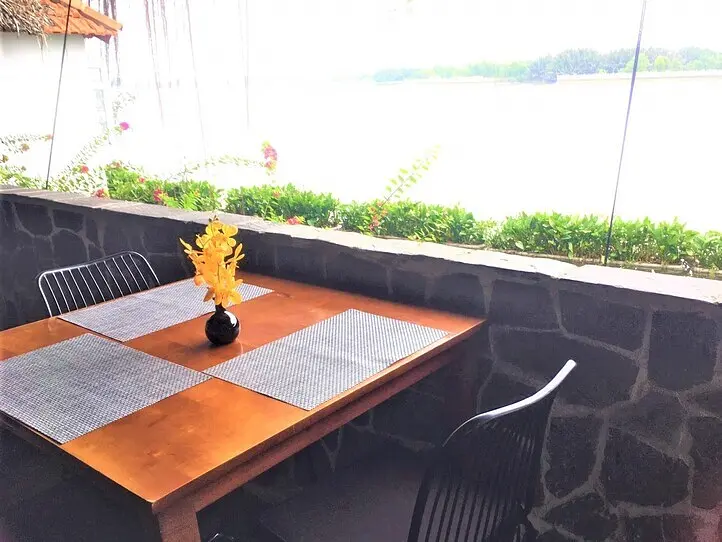 朝からフレンチトーストやワッフルが食べられるオープンカフェを2軒ご紹介