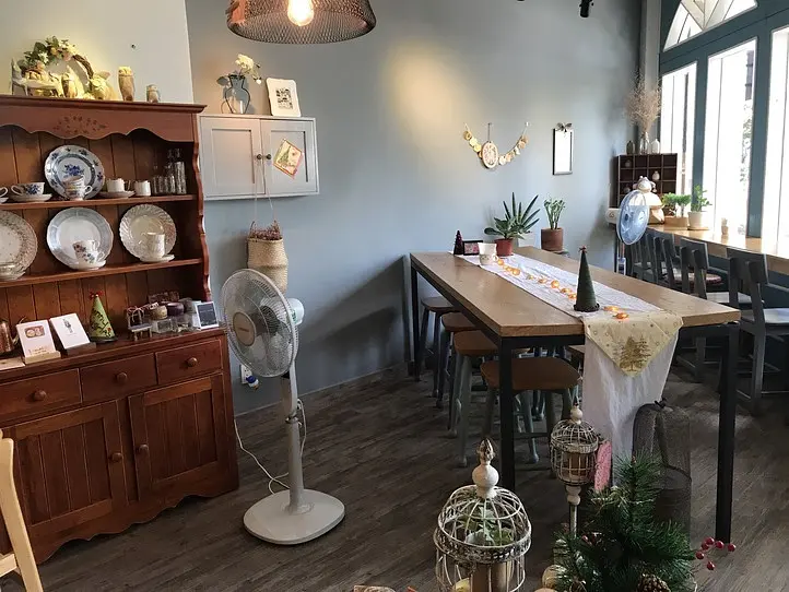 ホーチミン7区の人気店！クリームたっぷりのオムレットケーキが食べれる〜Gateau de blanc