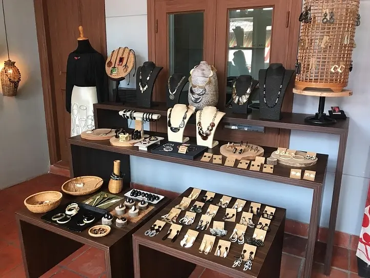 お土産やプレゼントに最適！水牛の角を使ったアクセサリーショップ~Saigon Spring Jewelry