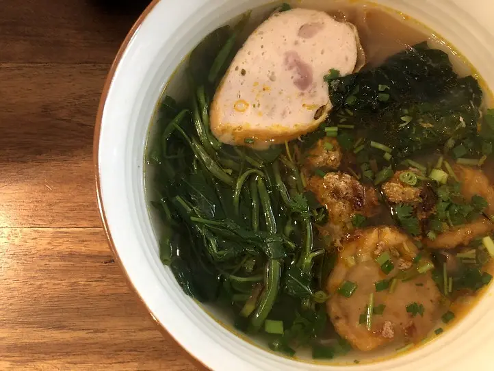 ドンコイ通りで、ベトナム北部ハイフォン名物バインダークアを食べよう〜Di Ly -Banh Da Cua