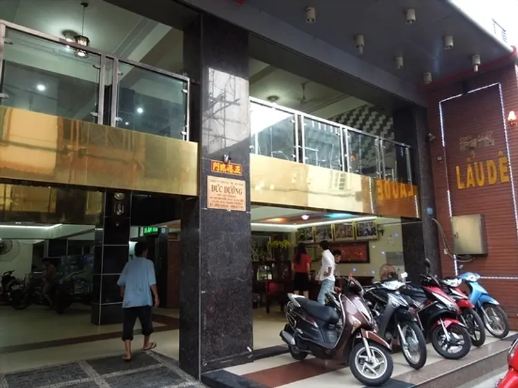 ラウ・イェー・ドゥック・ドゥン