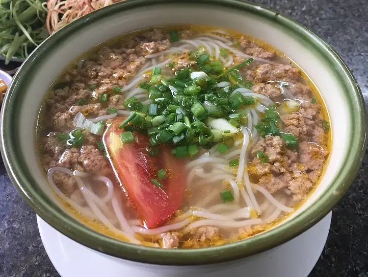 ローカル麺料理「ブンリュー」を食べよう！　~「Bun Riu Cua Oc」