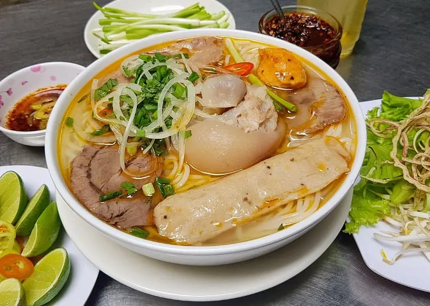 フォーの次はこれ！ベトナム中部の魂を味わう「ブンボーフエ」