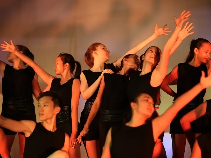 数々の賞を受賞するダンセンターとは？校長LINHにインタビュー