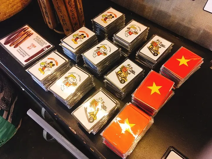 プロパガンダアートをお土産にしよう！　～「Saigon kitsch」（サイゴン・キッチュ）～