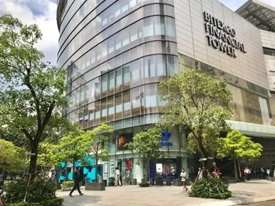 トロピカルな南国レストランで、本当においしいベトナム料理を楽しむ