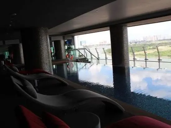 エスケープ（メリディアンホテル）