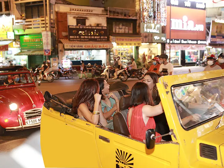 サイゴン・ブルー・トラベル