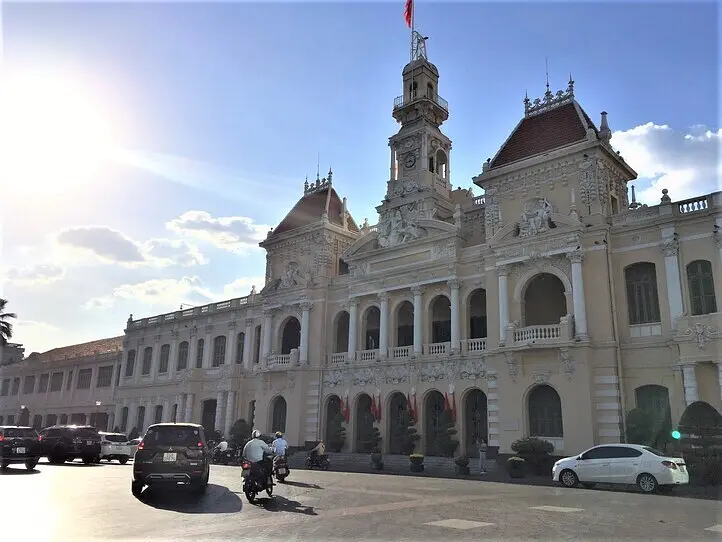 ホーチミン・コロニアル建築８選〜観光から老舗ホテルの見所もご紹介