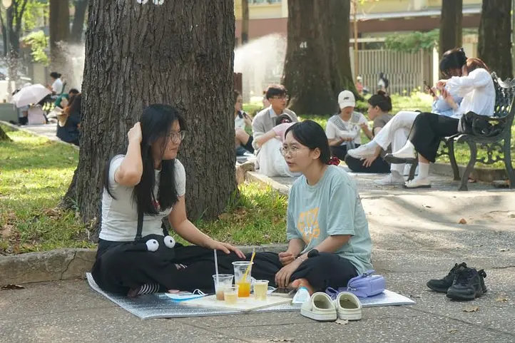 ホーチミンの魂、路上に息づく：カフェ・ベトという独自の文化