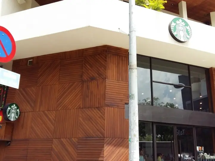 若者が集まる通り「ファンシックロン通り」