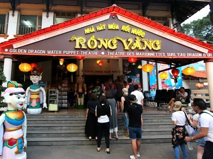 ホーチミンの夜、ナイトツアーの定番！水上人形劇＆ディナークルーズの２大スポットがセットに！