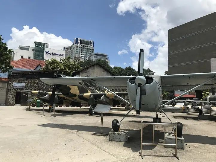 ミリタリー好き必見！戦争証跡博物館とヤンシン市場を回るコース