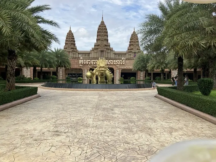 　【プノンペン】本格ショーが見られるサファリが物凄かった